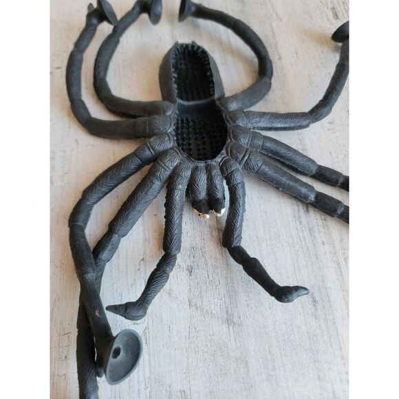 Rubber spider window cleaning Halloween tarantula prop decor - Picture 7 of 7